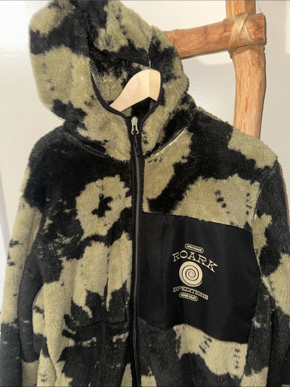 NWOT Roark Deep Pile Tan Black Hoodie Jacket